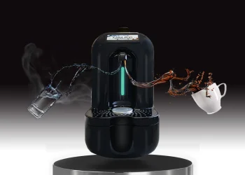 Kara Pod coffee maker em bancada de cozinha