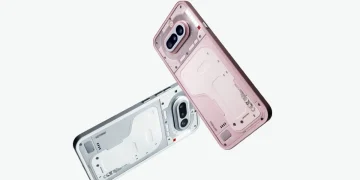 Nothing Phone (4a) em destaque com ecrã luminoso sobre fundo minimalista