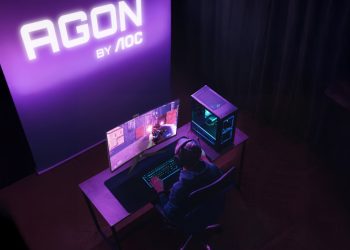 Monitor gaming AGON by AOC AG276QSG2 com taxa de actualização 360 Hz em jogo competitivo