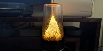 HUAWEI WiFi Mesh X3 Pro router Wi-Fi 7 mesh com design de montanha nevada e iluminação ambiente dourada