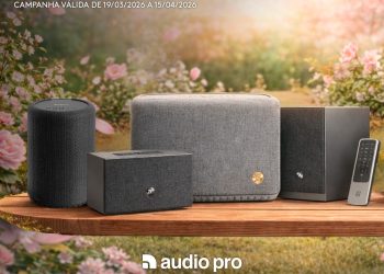 colunas Audio Pro em ambiente doméstico moderno com sistema multiroom ativo
