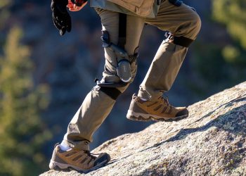 DNSYS Z1 knee exoskeleton montado na perna para ajudar o joelho a caminhar e subir escadas