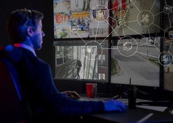 câmara de vigilância Axis a captar vídeo com sistema de autenticação criptográfica ativo