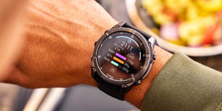 Garmin Connect passa a contar calorias 1 Aplicação Garmin Connect com registo alimentar e métricas de treino num smartwatch Garmin
