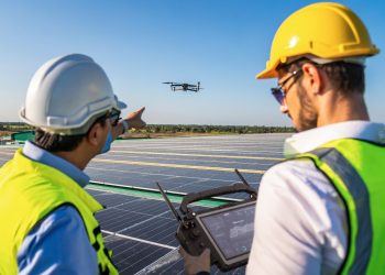 estação de controlo de drones Getac CommandCore em ambiente industrial