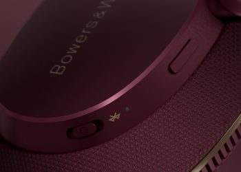 auriculares Bowers & Wilkins Pi8 em cores premium Dark Burgundy e Pale Mauve sobre fundo elegante