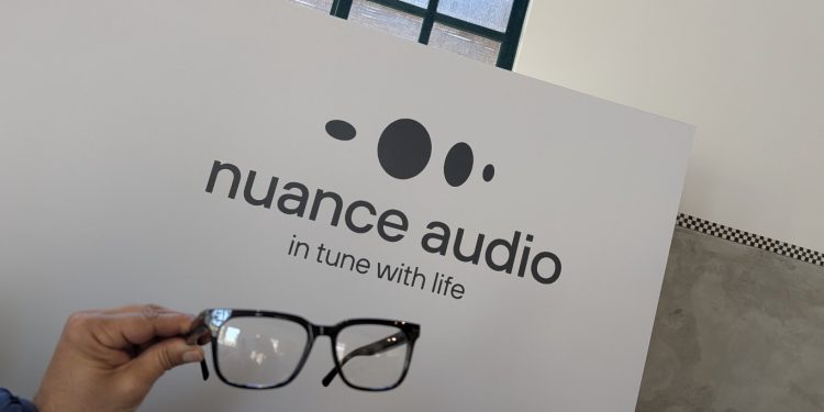 Óculos Nuance Audio da EssilorLuxottica, solução auditiva invisível com microfones direccionais integrados na armação