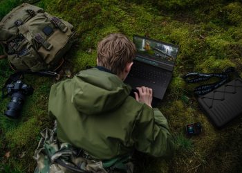 ASUS ProArt GoPro Edition portátil conversível com ecrã OLED 3K e design inspirado na GoPro