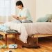 iRobot Roomba Mini com Base AutoEmpty em quatro cores sobre superfície branca