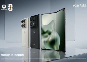 Motorola Razr Fold aberto em formato livro, com ecrã interno de 8,09 polegadas visível, em cor Pantone Blackened Blue