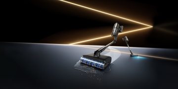 aspirador Dreame Z30 Pro Aqua a limpar chão com sistema wet and dry e escova motorizada