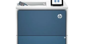 impressora HP LaserJet moderna com painel digital e interface inteligente