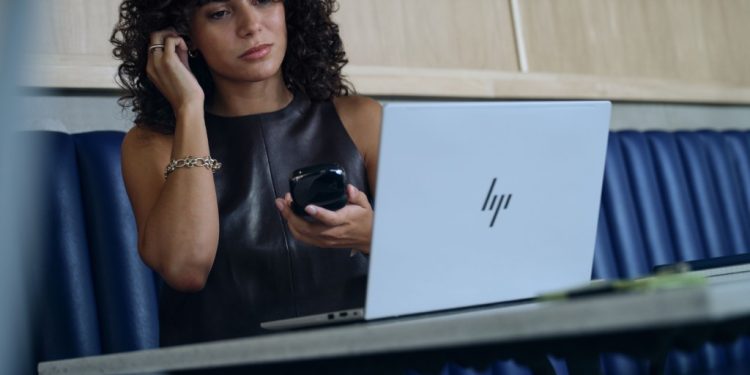 interface HP IQ em portátil com assistente inteligente e integração entre dispositivos