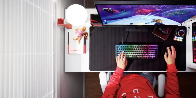 teclado HyperX Origins 2 com iluminação RGB e design compacto