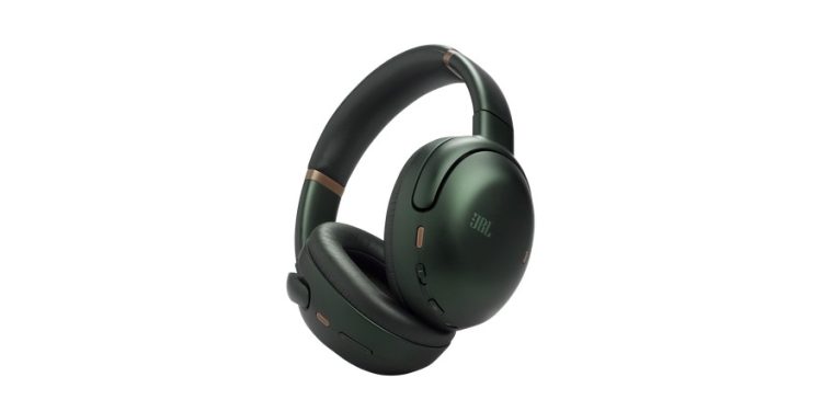 auscultadores JBL Tour ONE M3 e earbuds Tour PRO 3 em verde com detalhes cobre