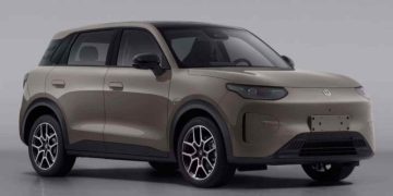 Leapmotor A10 SUV elétrico moderno com design futurista e proporções compactas em ambiente urbano