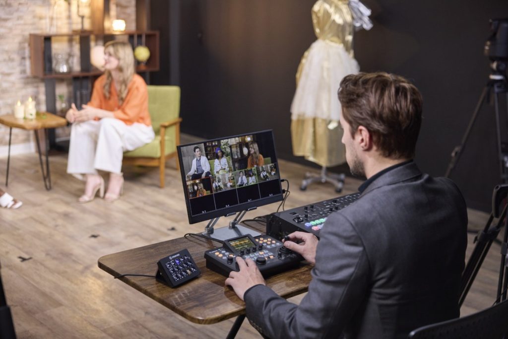 RC‑IP300 PTZ on set