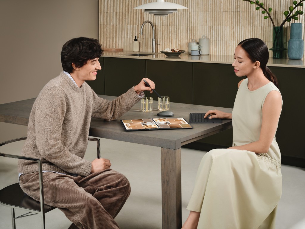 Zenbook DUO UX8407AA Scenario photo 02