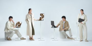 ASUS Zenbook DUO 2026 com dois ecrãs OLED abertos em modo multitarefa Legenda: Dois ecrãs, outra forma de trabalhar