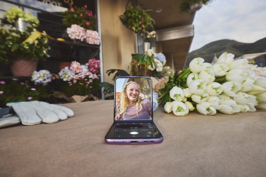 razr 70 family Pocketable Design Screen 2