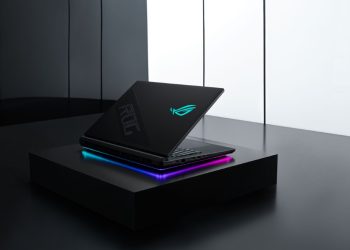 Portátil gaming ROG Strix SCAR 18 com ecrã mini-LED 4K de 240Hz, iluminação RGB e hardware Intel Core Ultra 9 com N