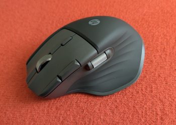 HP Ultra-Fast Scroll Wireless Mouse 780M em preto com a roda de scroll magnética e o cilindro de scroll lateral