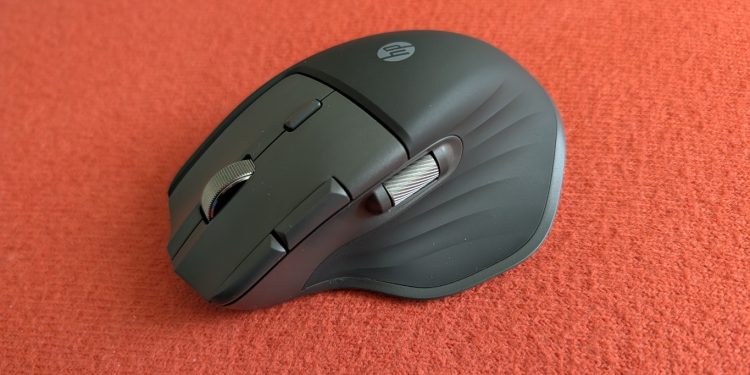 Análise HP 780M: o rato que chegou para "abanar" a Logitech 1 HP Ultra-Fast Scroll Wireless Mouse 780M em preto com a roda de scroll magnética e o cilindro de scroll lateral