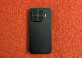 Teleobjectiva 5x para toda a gama, ecrã com certificação quádrupla e bateria de 6500 mAh. O Xiaomi 17T a 749 euros é um argumento difícil de contornar.