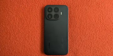Teleobjectiva 5x para toda a gama, ecrã com certificação quádrupla e bateria de 6500 mAh. O Xiaomi 17T a 749 euros é um argumento difícil de contornar.