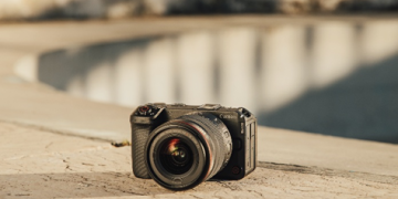 Canon lança EOS R6 V e nova RF 20-50mm F4L IS USM PZ para criadores de conteúdo