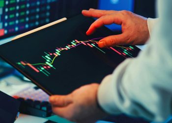 Investigadores portugueses da Devoteam analisam grandes volumes de opiniões digitais com inteligência artificial e grafos de conhecimento.