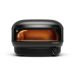 forno de pizza Gozney Arc Lite compacto a gás num terraço