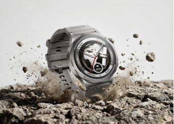 smartwatch OPPO Watch X3 em titânio no pulso com ecrã activo
