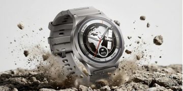 smartwatch OPPO Watch X3 em titânio no pulso com ecrã activo