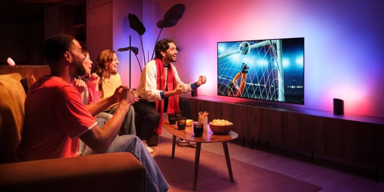Sala iluminada com Philips Hue sincronizada com jogo de futebol em direto
