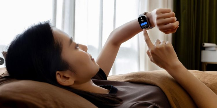 Smartwatch REDMI Watch 6 da Xiaomi com ecrã AMOLED de 2,07 polegadas, design ultrafino e bracelete azul Glacier Blue.