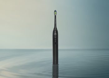 A Philips Sonicare Essential Série 3100 chega a Portugal com escovagem eléctrica, sensor de pressão, três níveis de intensidade e até 14 dias de autonomia, a partir de 27,99€.