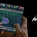 Jogo FIFA Heroes a correr num Motorola Razr Fold com o ecrã dobrável totalmente aberto.
