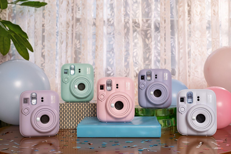 Fujifilm instax mini 13 chega com temporizador 1 Câmara instantânea Fujifilm instax mini 13 em várias cores com filme fotográfico instantâneo