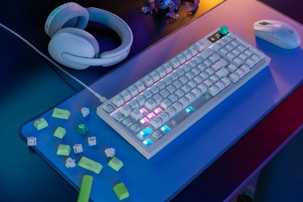Logitech G3 democratiza o gaming 5 G316 X 98 G305 X Superlight G325 ENVR White Desk Setup Alt 2 1