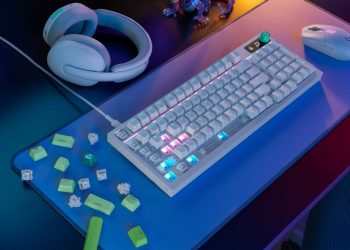 Rato Logitech G305 X SUPERLIGHT e teclado G316 X 98 sobre uma secretária gaming com iluminação RGB