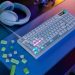 Logitech G3 democratiza o gaming 6 Rato Logitech G305 X SUPERLIGHT e teclado G316 X 98 sobre uma secretária gaming com iluminação RGB