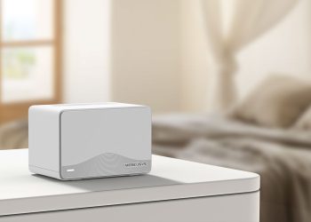 Sistema Mesh MERCUSYS Halo H25BE com duas unidades distribuídas por uma casa moderna para cobertura Wi-Fi 7.