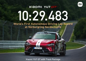 Xiaomi YU7 GT em condução autónoma no circuito Nürburgring Nordschleife durante o teste oficial de 2026.