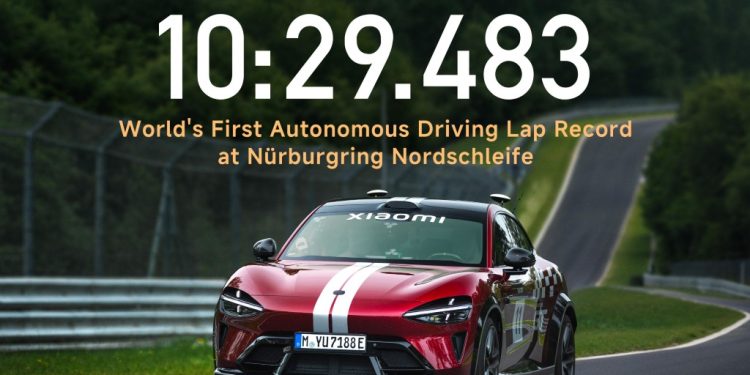 Xiaomi faz história em Nürburgring 1 Xiaomi YU7 GT em condução autónoma no circuito Nürburgring Nordschleife durante o teste oficial de 2026.