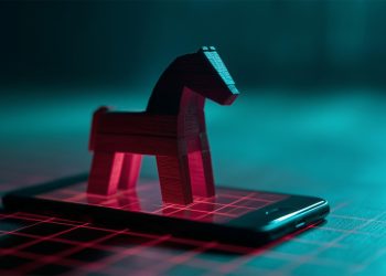 Smartphone Android com alerta de segurança sobre o trojan BTMOB e tentativa de ataque informático