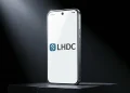 Smartphone Google Pixel com Android 17 ligado a auscultadores Bluetooth com suporte para o codec LHDC.