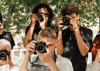 Participantes do Canon Young People Programme apresentam projectos fotográficos sobre causas sociais e ambientais em Portugal.